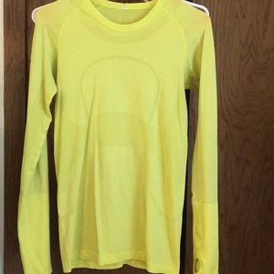 Lululemon swiftly long sleeve size 6